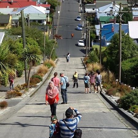 Bed and Breakfast Sleep On The Steepest Street In The World! Дьюндин Экстерьер фото